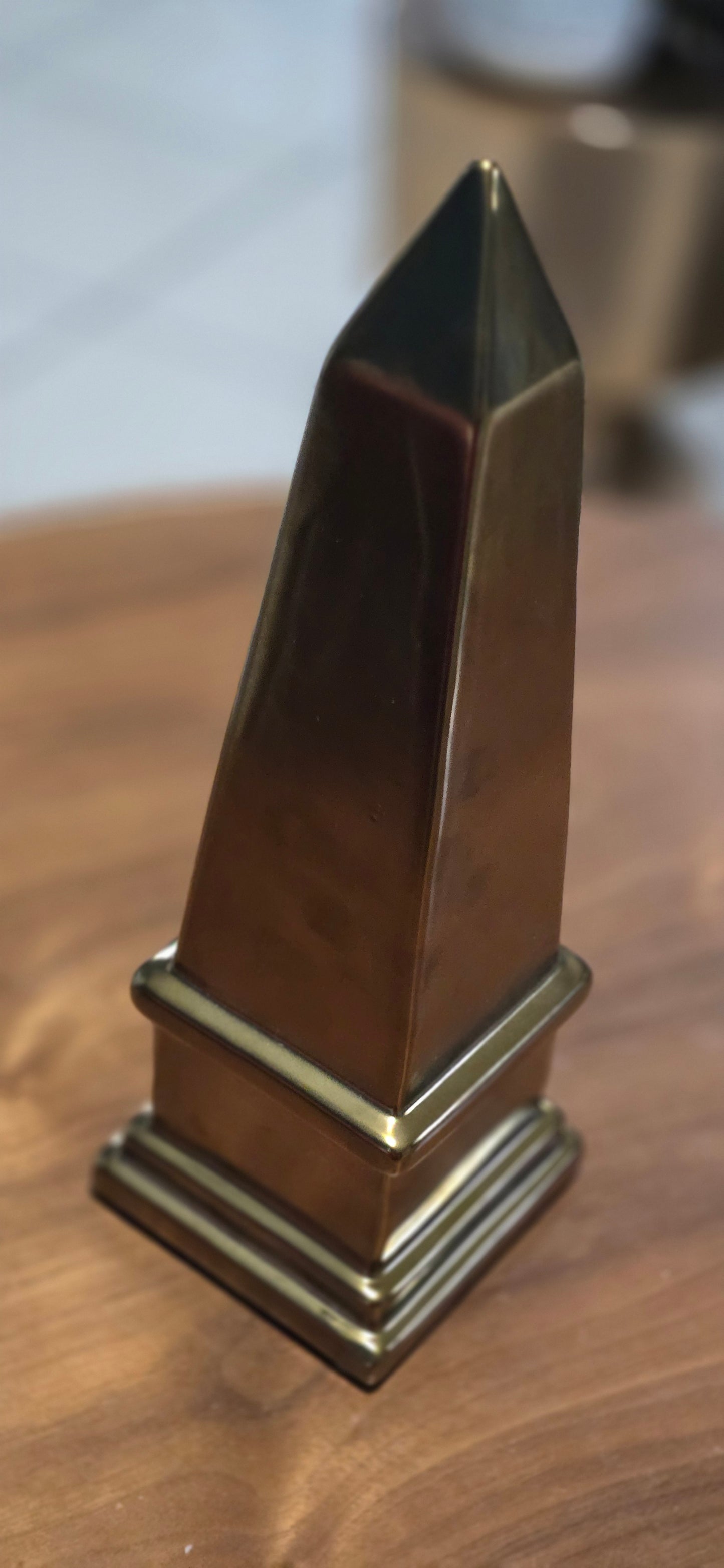 OBELISCO DORADO