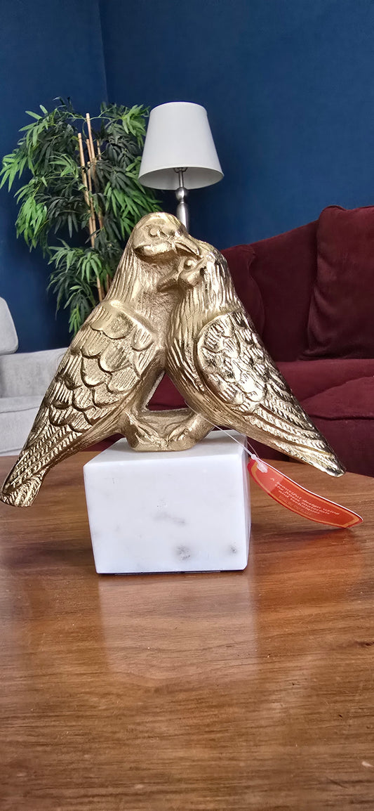 ADORNO DORADO DE PAREJITA DE AVES