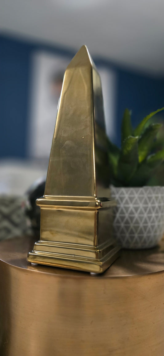 OBELISCO DORADO
